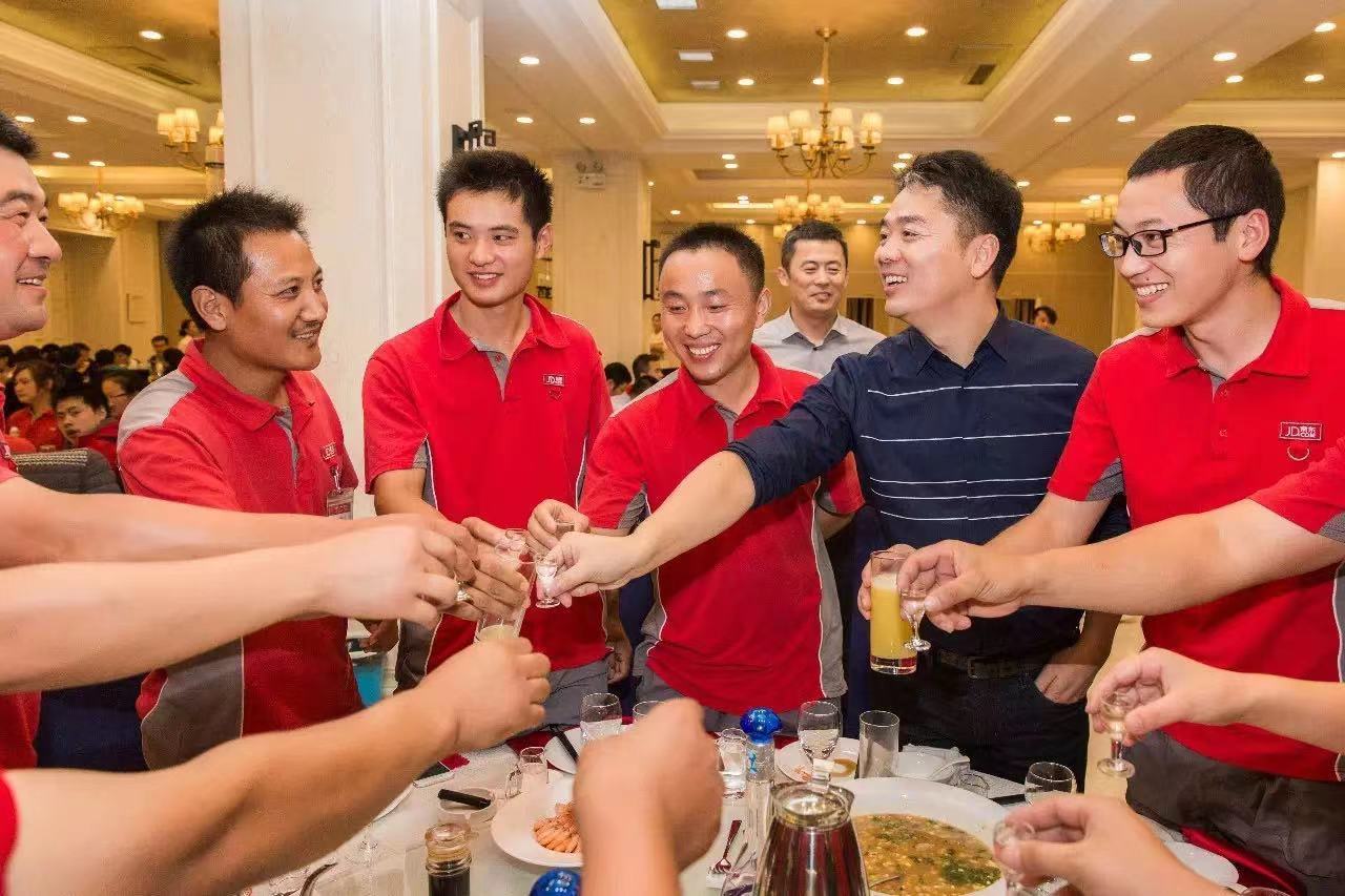 刘强东和沈晖给兄弟们降薪，借口不同