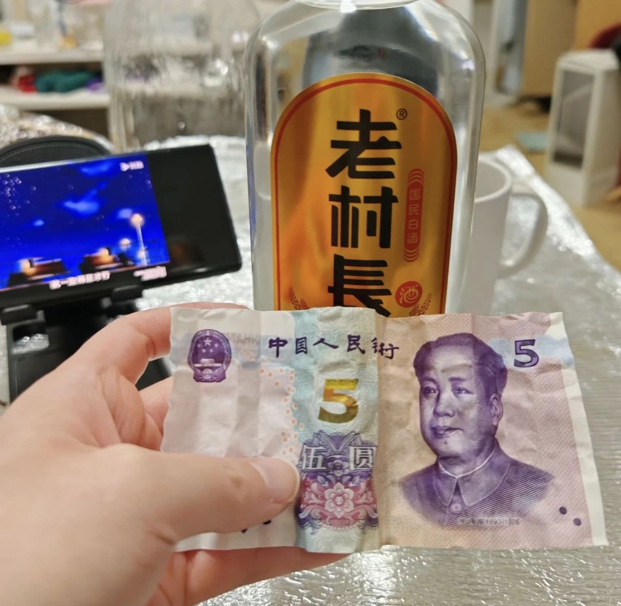 吸金60亿的“农村酒王”，成功偷师泡泡玛特