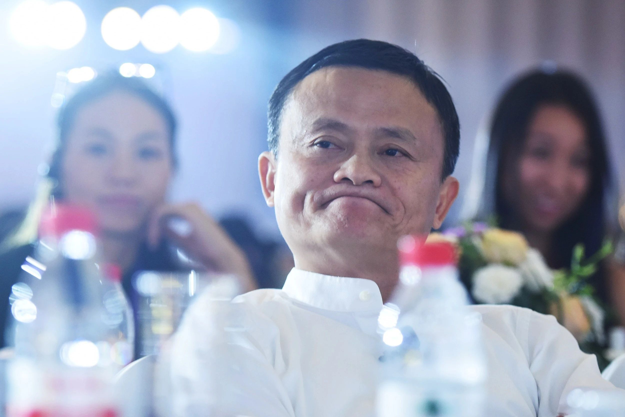 砸下千亿，马云们被迫做出“违心”决定